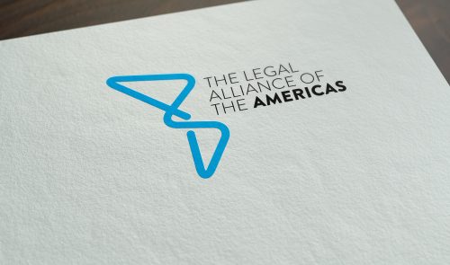 detalhe de aplicação sobre papel de logo The Legal Alliance of The Americas