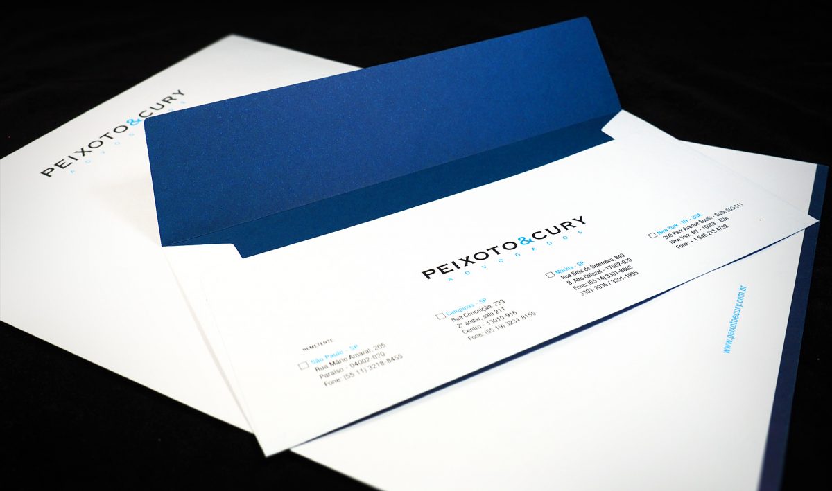 detalhe envelope Peixoto & Cury Advogados