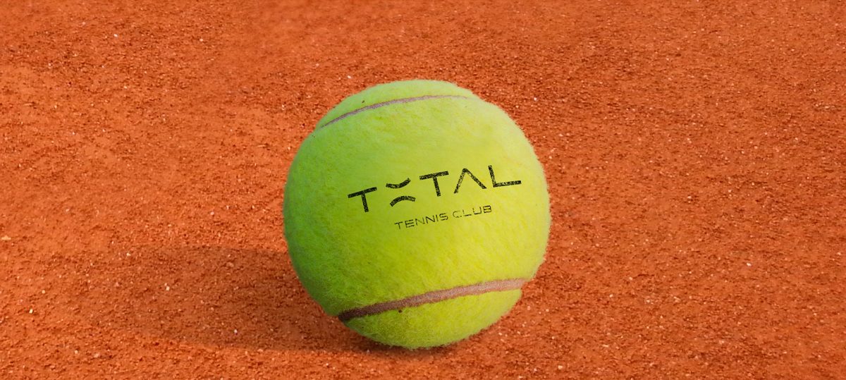 Aplicação de Identidade Visual Total Tennis Club desenvolvido pela Unitri Design